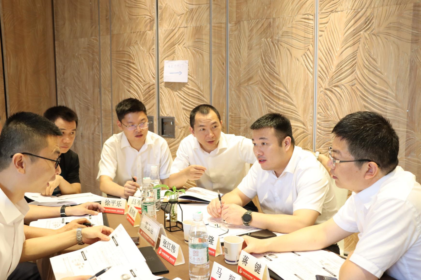 2021年6月25日-26日，尊龙时凯二建组织开展了2021年中高层主管执行力培训。本次培训特邀清华、北大、上海交大总裁班讲师，中国企业家协会特聘高级讲师许晋老师进行授课。